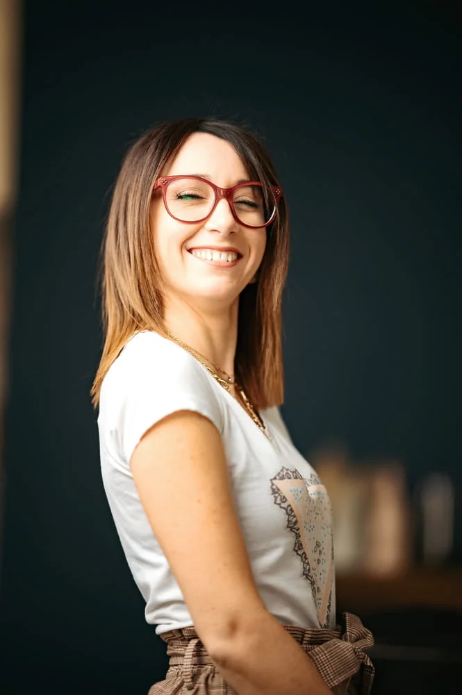 Portrait de Mélanie Ducasse Caubeyre, rédactrice web SEO et spécialisée communication digitale.